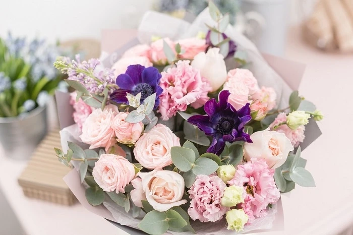 The Art of Choosing the Perfect Anniversary Flowers