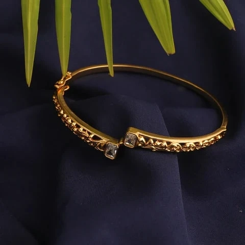 10 Stunning Bracelet Designs for Women Who Love to Shine