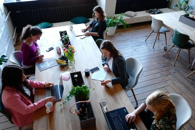 Which Is More Effective, Coworking Spaces or Conventional Offices?