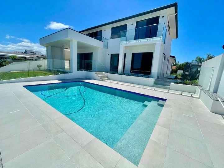 7 Amazing Benefits of Burleigh Pools In One’s Backyard