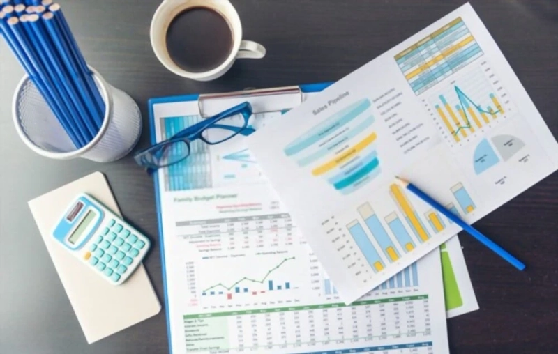 The Pros and Cons of Bookkeeping and Payroll