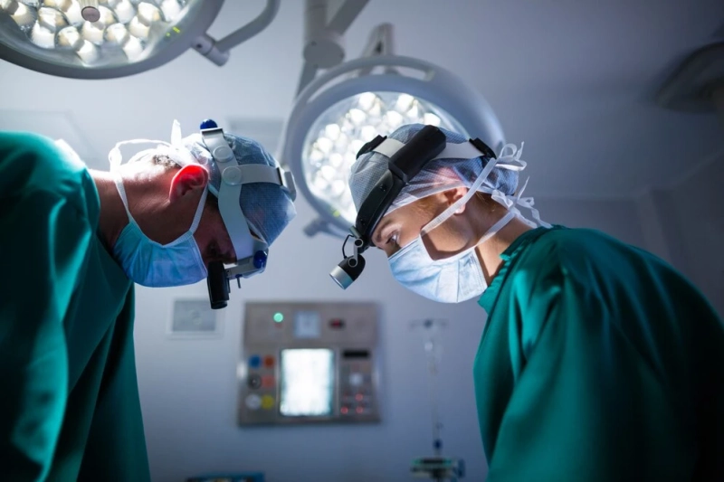 Top-Rated Macular Hole Surgeons in Tampa: Who to Trust With Your Vision