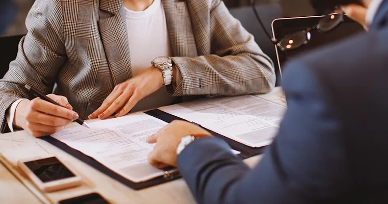 The Risks Involved With Fixed-Term Contracts - Insight From an Employment Lawyer