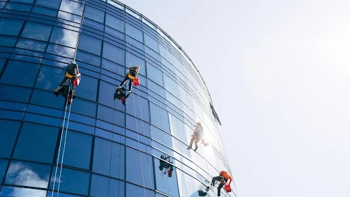 How to Get a Window Cleaning Deal in NYC That Keeps Your Windows Spotless Monthly