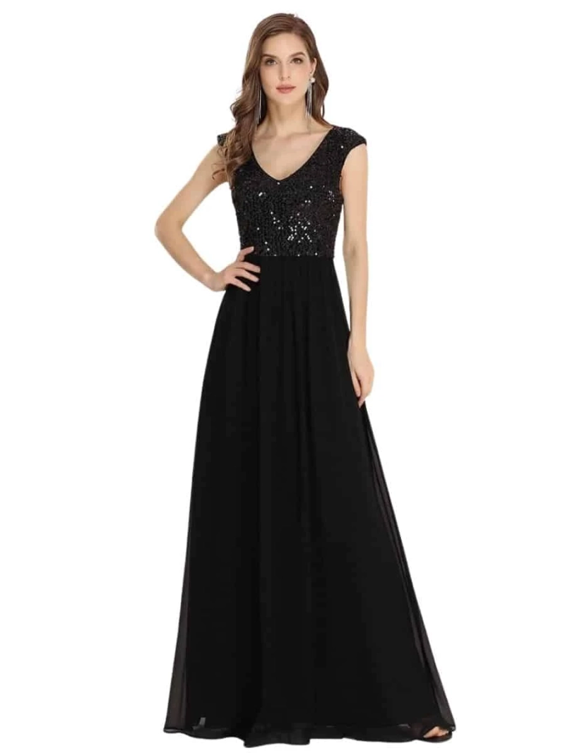 How to Choose the Right Black Gown for Women - The Ultimate Guide