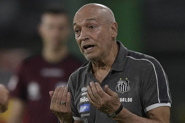 Santos demite Jesualdo e prioriza nome experiente no mercado