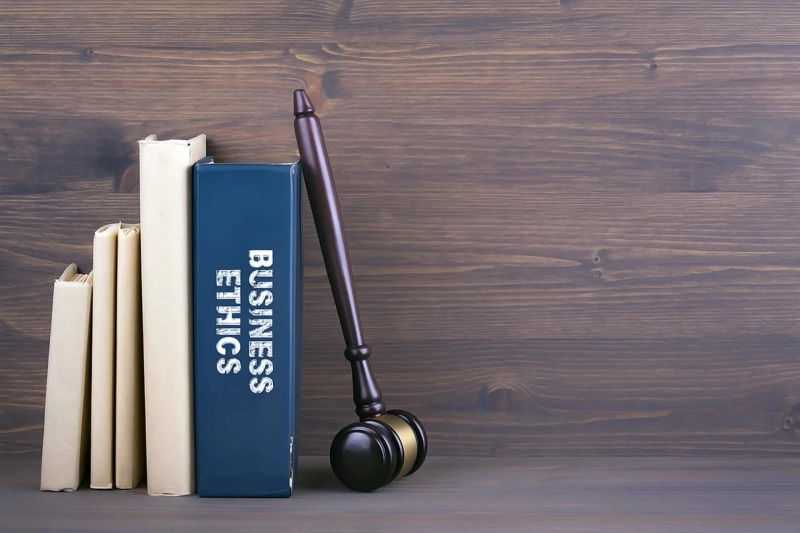 Books On Ethical Leadership: How Colin Maxwell Defines Modern Ethics in Business