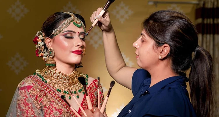Beginner’s Guide to Professional Makeup Tools and Usage