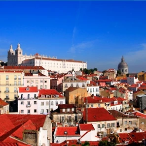 What are Common Mistakes Groups Make When Booking Escorted Tours?