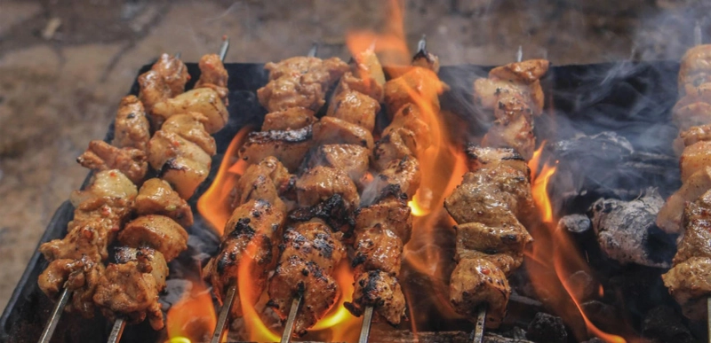 L'Art de la Table au Pied du Château : Guide Gastronomique du Quartier Vaugueux à Caen