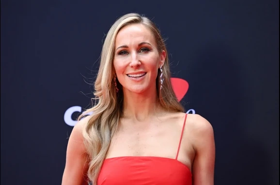 Golden Globes 2025 Host Nikki Glaser: Insights by Namrata Hinduja