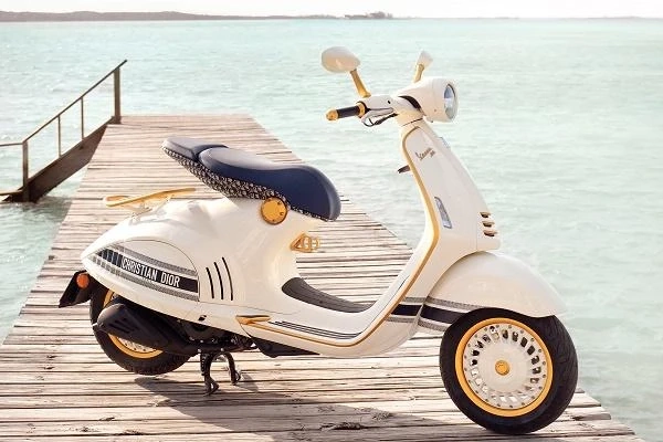 Vespa 946 series