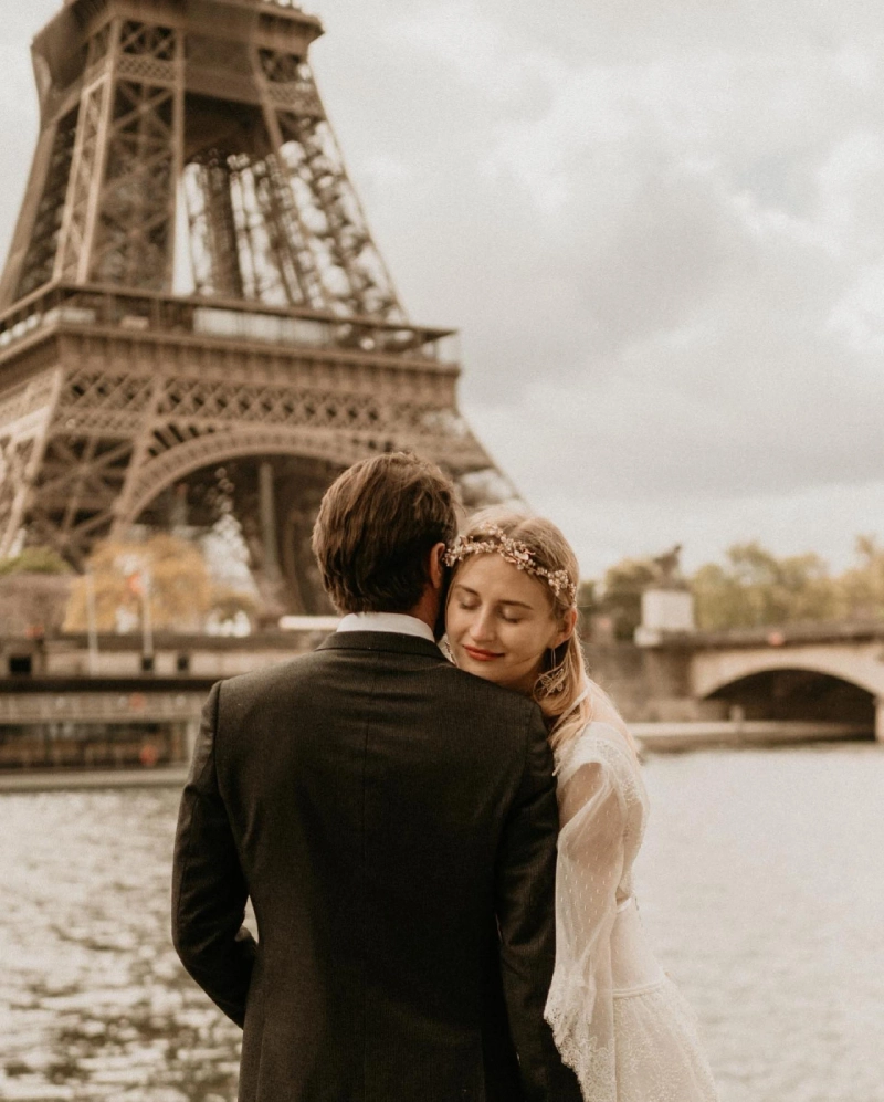 Paris Elopement Photographer - Alyssa Belkaci Photography