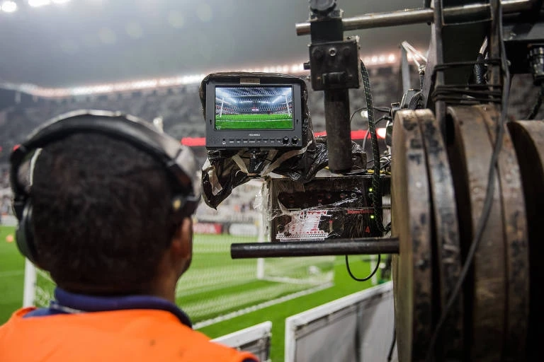 Globo notifica Turner, CBF, clubes e ameaça ir à Justiça por Brasileiro