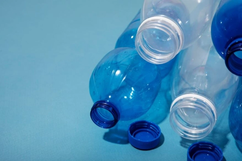 How Plastic Bottle Manufacturers Meet Global Packaging Standards