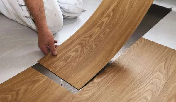 Low-Maintenance Living: Benefits of Hiring a Vinyl Flooring Service