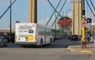 What are the primary objectives of traffic signal priority?