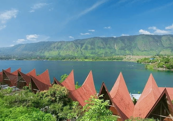 Sippan Hill, a Popular Tourist Attraction in Lake Toba