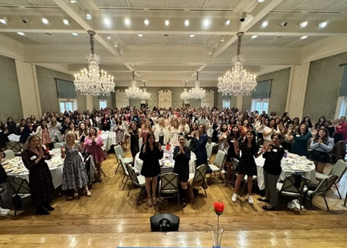 Why Trade Show Magicians Are the Ultimate Crowd Magnets for Your Booth?