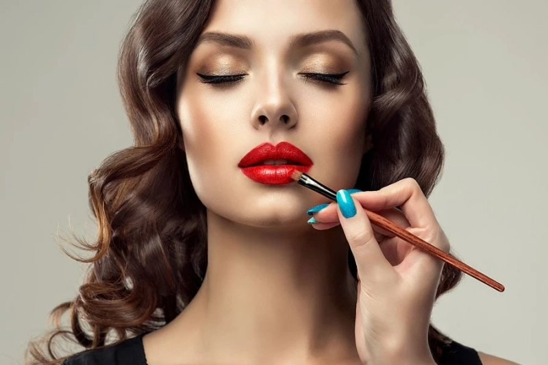 Are you applying lipsticks in the right way?