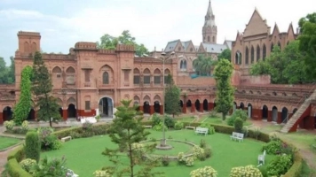Top 10 university for msc management in Lahore