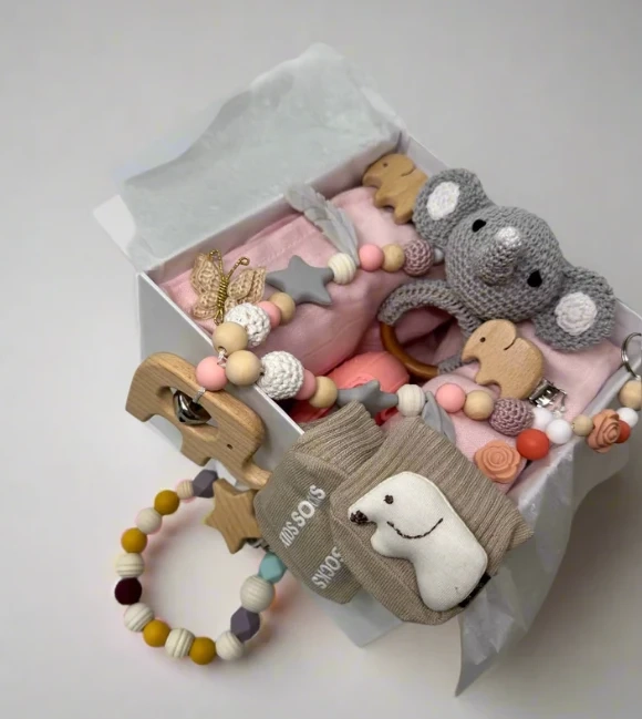 What Makes the Maxi Cosi Spielzeugkette a Thoughtful Birth Gift?