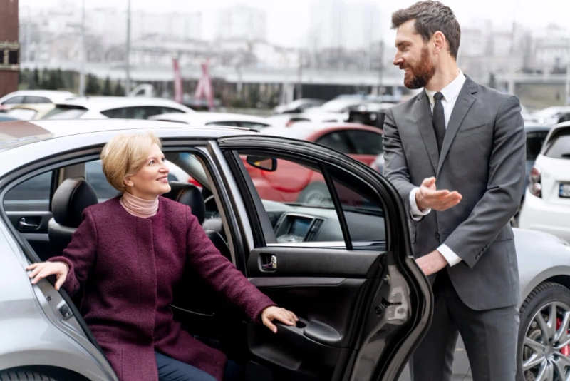 WHAT IS THE DIFFERENCE BETWEEN A DRIVER AND A CHAUFFEUR?