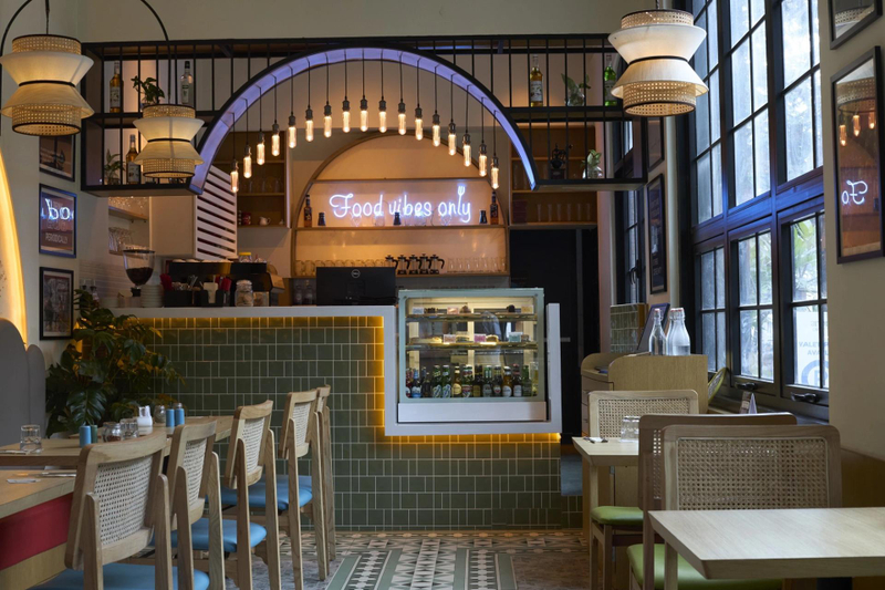 Mumbai's Hidden Gems: Aromas Cafe & Lounge for Casual Dining