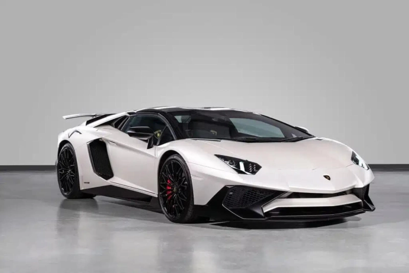 Hire a Lamborghini for Weddings, Birthdays and Photoshoots