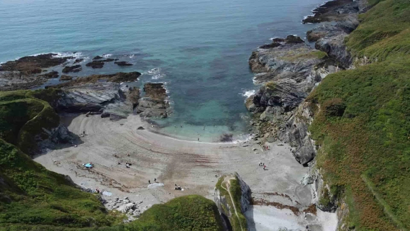 Discover the Tranquil Beauty of Lansallos Beach: Cornwall's Hidden Gem