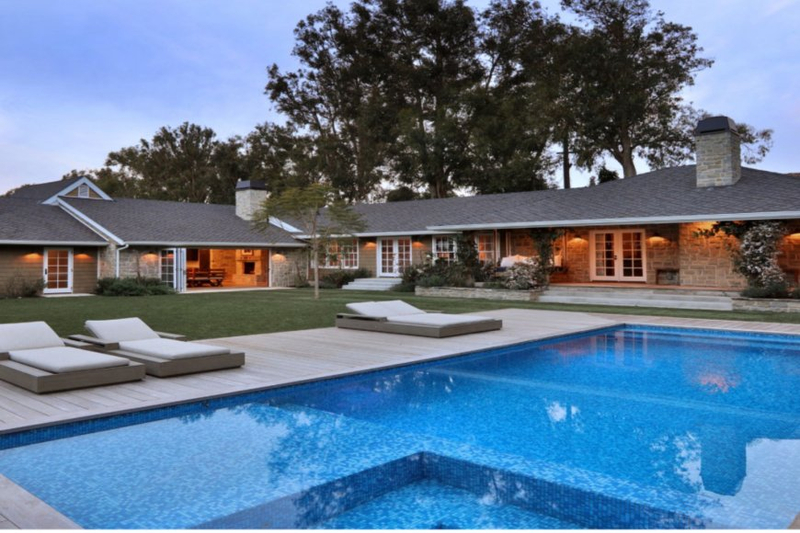 Can a Leaked Pool Be Repaired Without Draining?