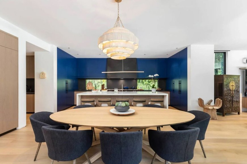 Timeless Elegance: Classic Elements in Luxury Modern Kitchen Design