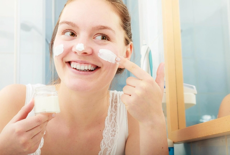 Benefits of Combining At-Home and Professional Skin Care