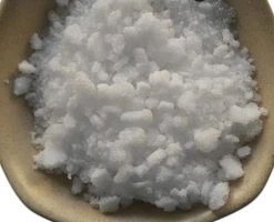 A Comparison of Camphor's Different Uses and Risks