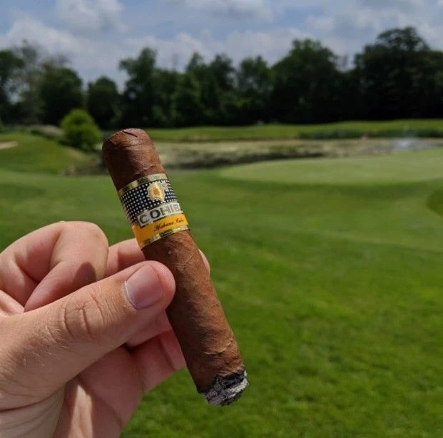 The Social Aspect of Cigars on the Course