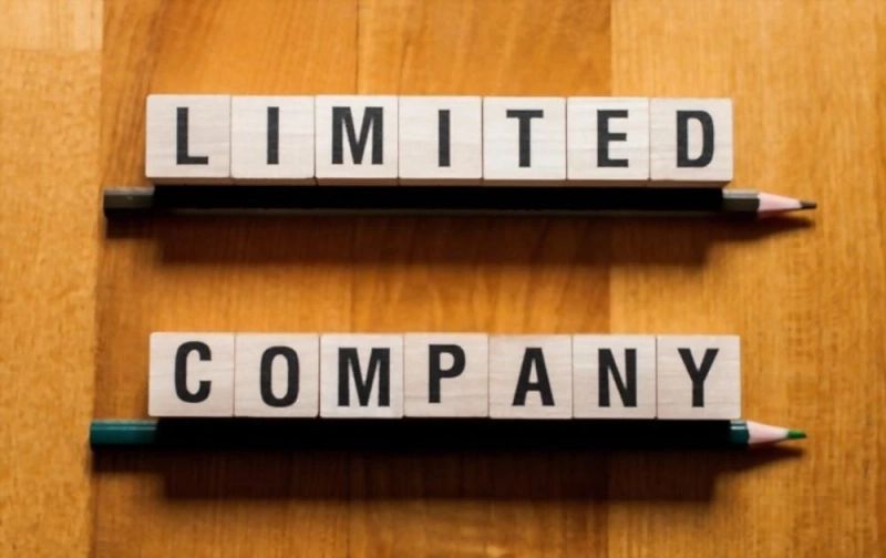 Should you register a limited corporation or a solo trader?