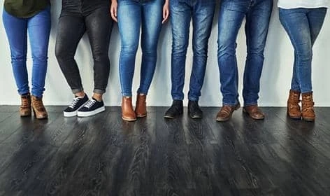 HOW TO WEAR CHINOS: A COMPLETE GUIDE
