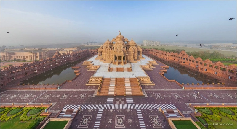 Explore Akshardham Gandhinagar: Mandir, Exhibits & Water Show