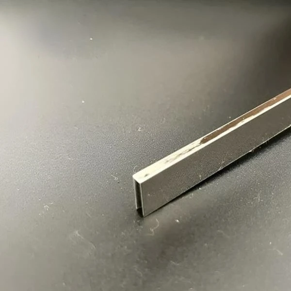 Nẹp Chữ U Inox Trang Trí Vách Tường: Điểm Nhấn Kim Loại Cho Không Gian Hiện Đại