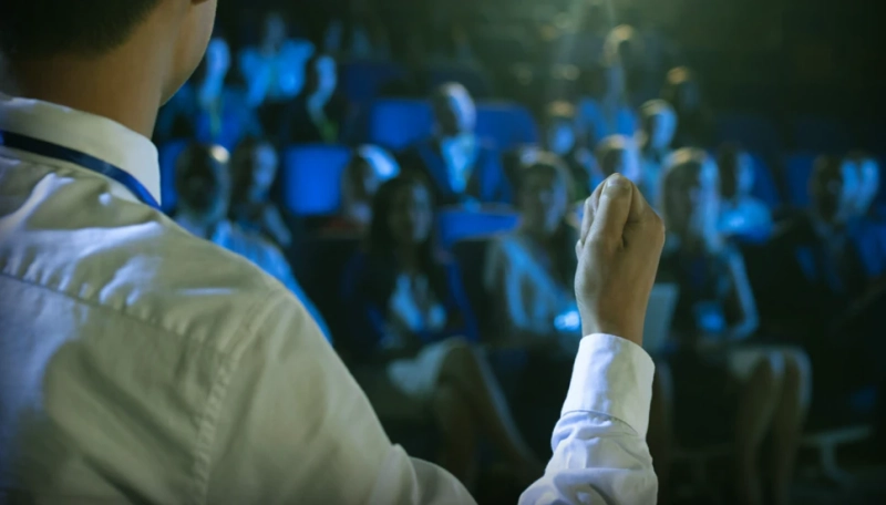 Harnessing the Power of Keynote Speakers in Leadership Development