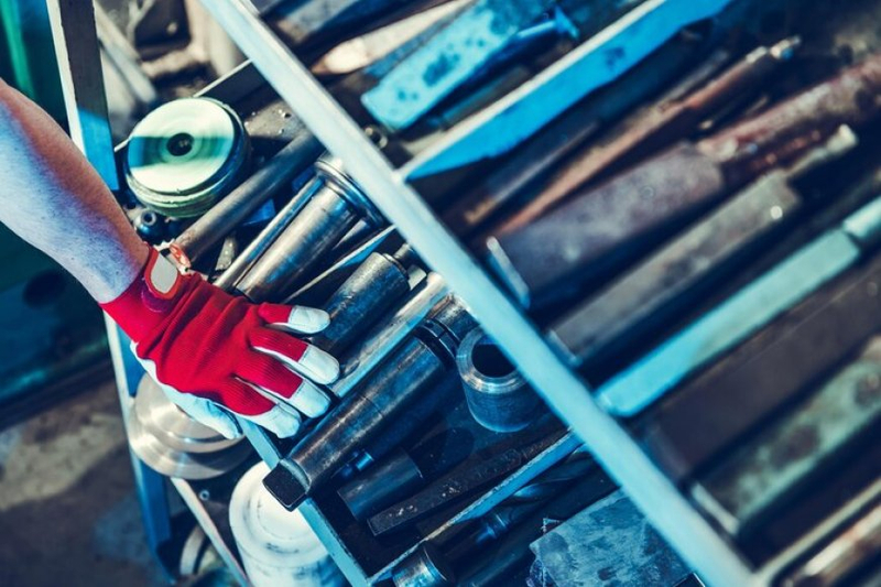 Choosing Between Aqueous and Solvent-Based Systems: A Guide for Effective Industrial Parts Cleaning
