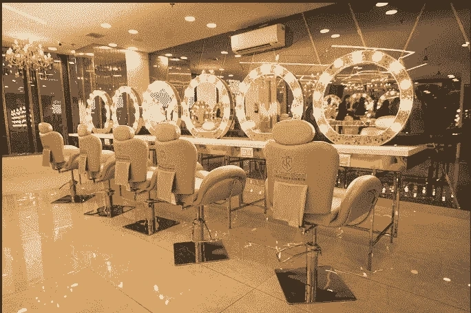 What to Expect at a Makeup Academy: A Beginner’s Guide