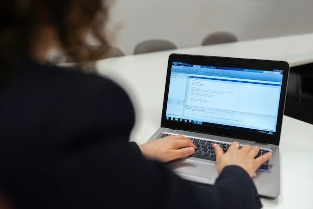How do I Speak to a Live Person at QuickBooks Customer?