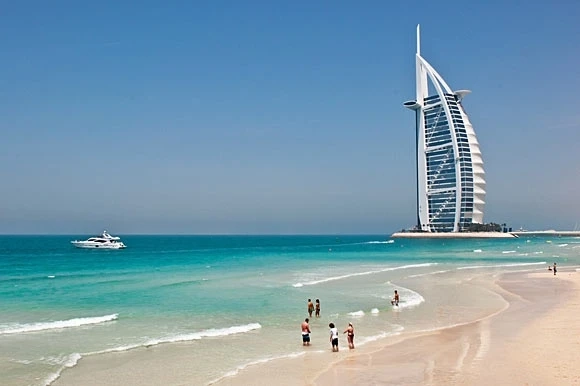 Beach Life in Dubai: Public Shores, Beach Clubs & Etiquette