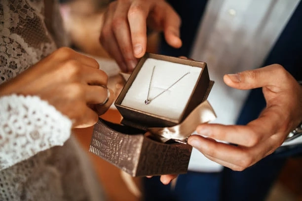 A Guide To Personalized Wedding Gifts