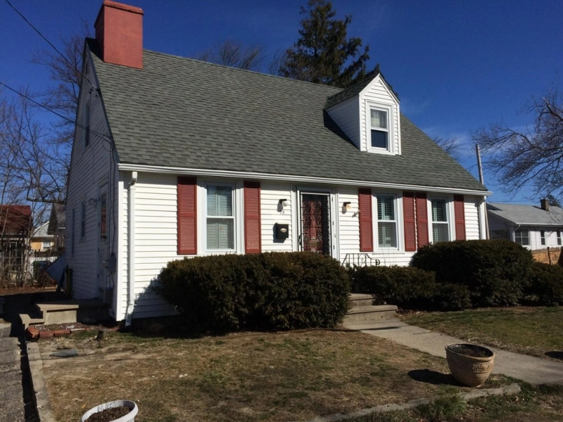 CHOOSE A TOP RHODE ISLAND REAL ESTATE BROKER