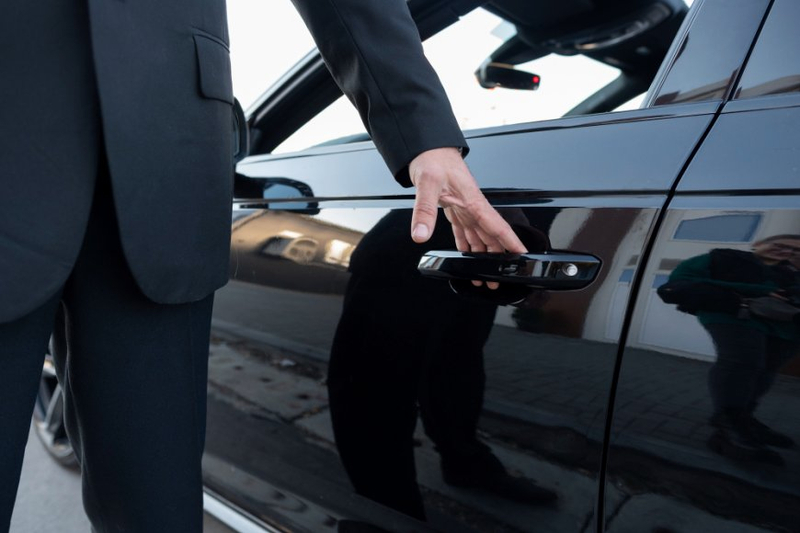 Find Out Why Florida, USA Residents Would Benefit from Hiring a Full-Time Personal Chauffeur
