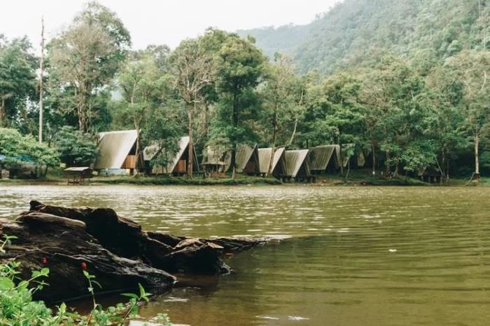 Telaga Warna Puncak, Palet Alami yang Menawan di Ketinggian