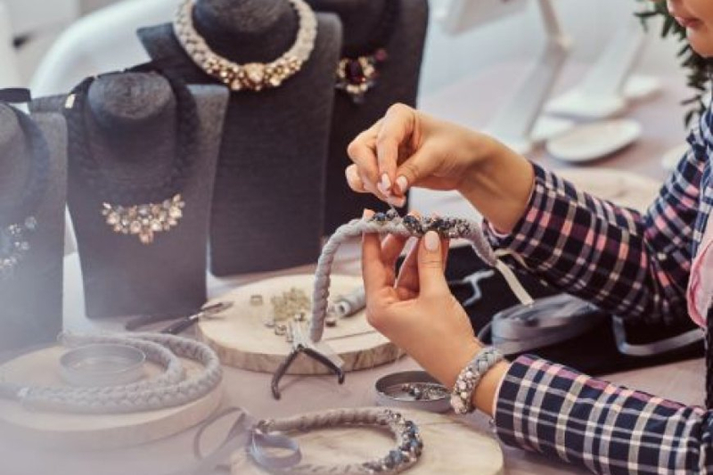 How Do Refugee Artisans Infuse Cultural Heritage into Handmade Jewelry?