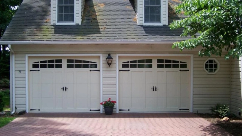 The Pros and Cons of Garage Door Windows